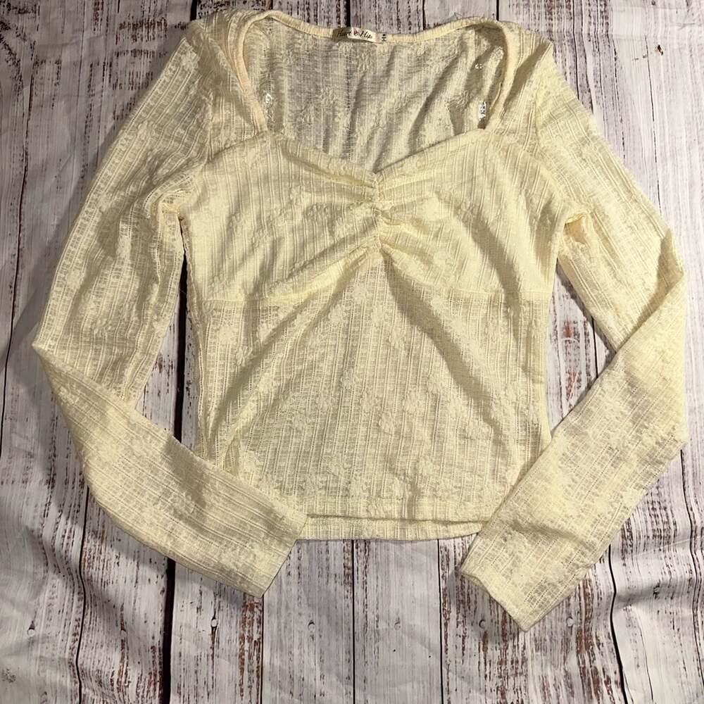 Heart & Hips Cream Long Sleeve Textured Sweetheart Neck Top-M